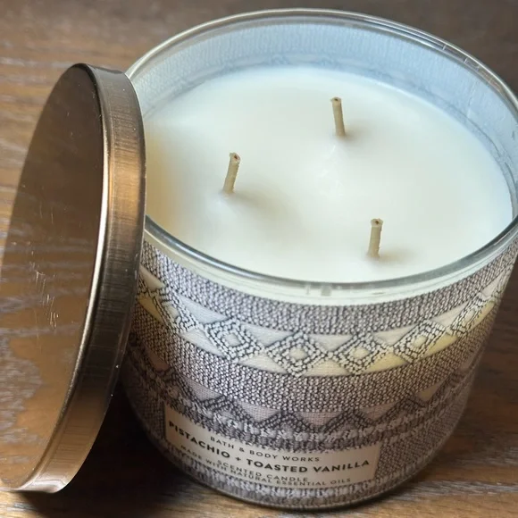 Bath & Body Works Pistachio + Toasted Vanilla Scented Candle - Picture 2 of 3